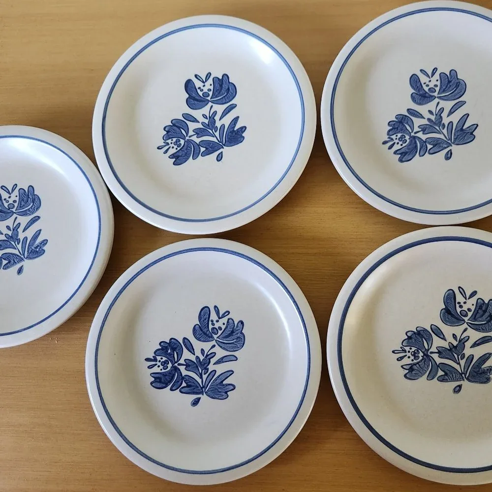 5 Vintage Pfaltzgraff Stoneware Yorktowne Salad Plates - Picture 1 of 4
